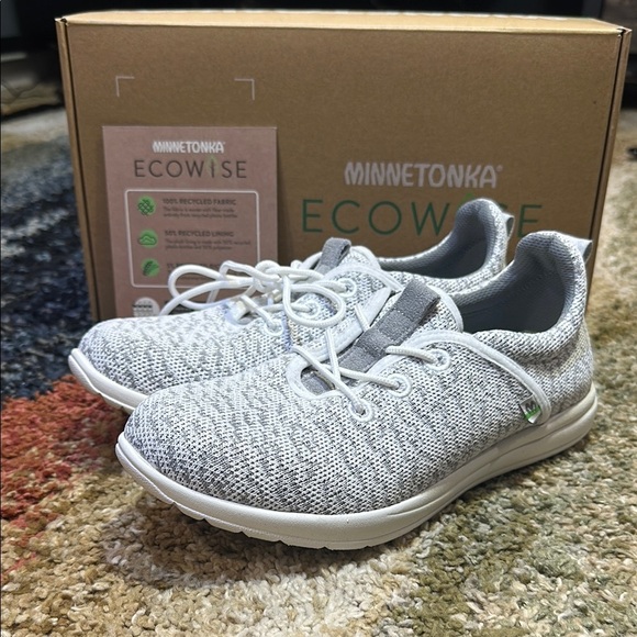 Minnetonka Women’s 7.5 Ecowise White & Grey ♻️ Materials 🌳 Planted NWT NIB - Picture 1 of 16